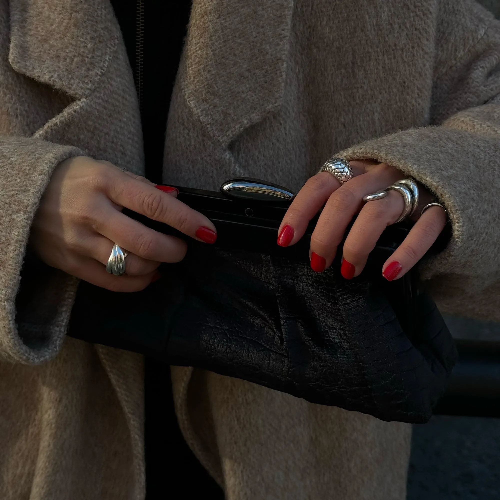 DANNY CLUTCH BLACK VELVET