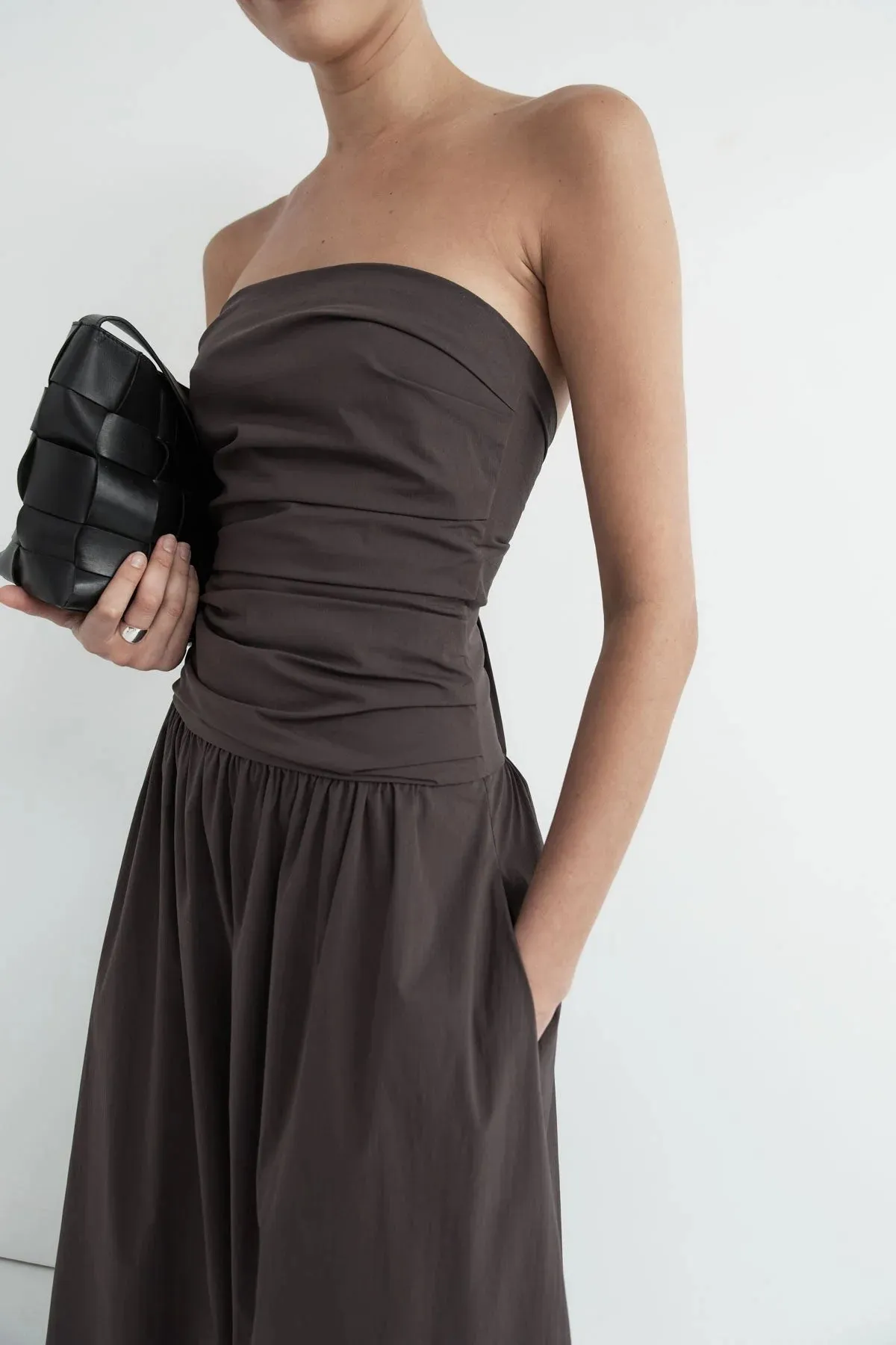 GATHERED STRAPLESS TIE BACK DRESS CHOCOLATE