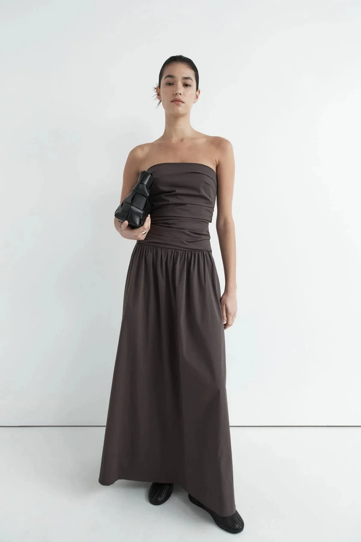 GATHERED STRAPLESS TIE BACK DRESS CHOCOLATE