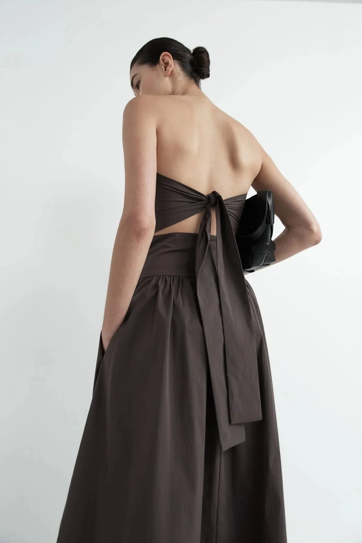 GATHERED STRAPLESS TIE BACK DRESS CHOCOLATE