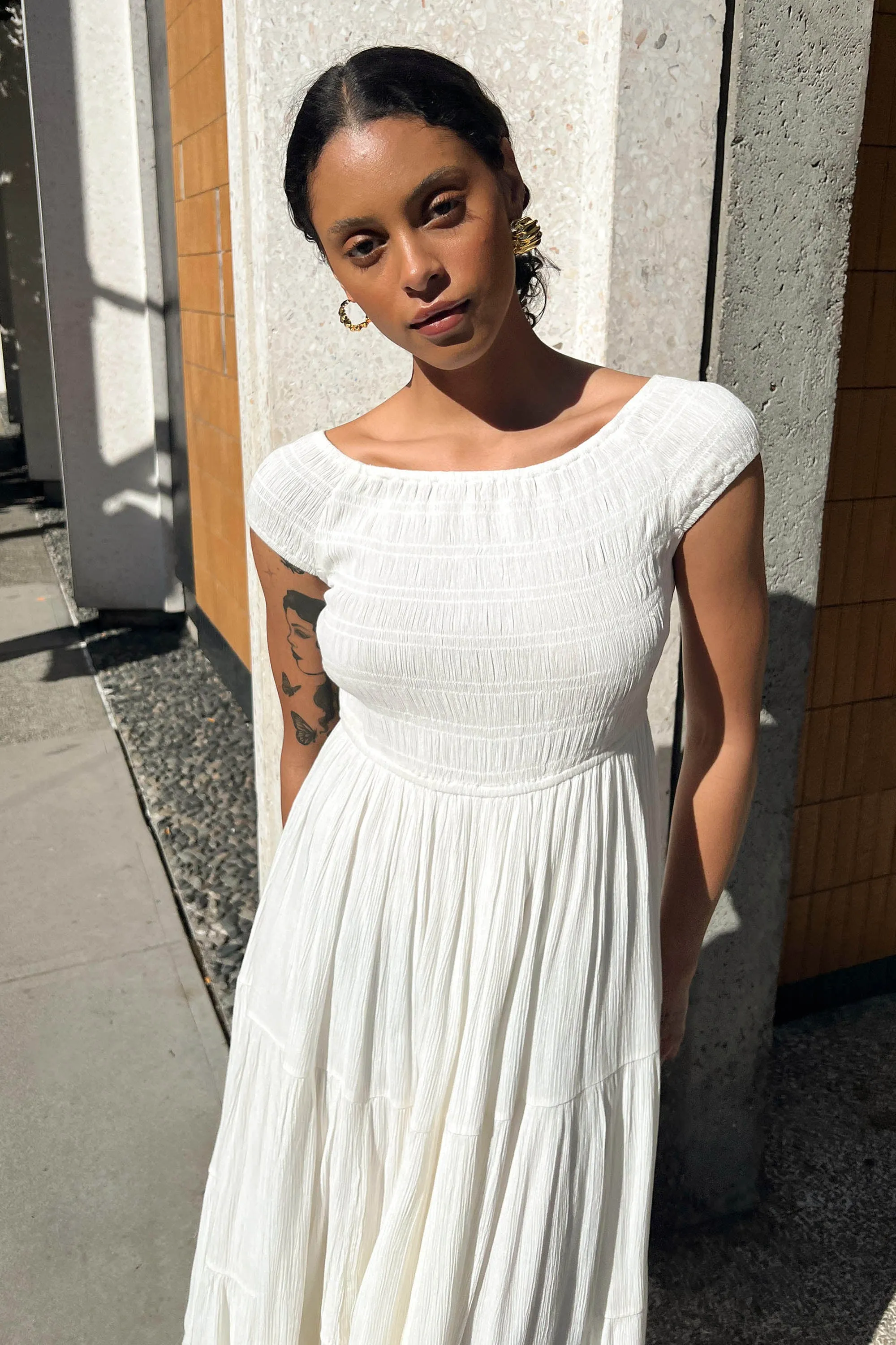 OFF THE SHOULDER CRINKLED MIDI TIERED DRESS